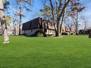 35 Newbrook 35, Bay Shore NY 11706