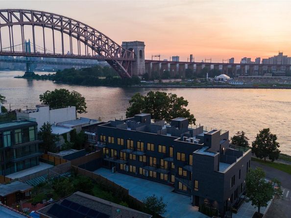21-31 Shore Blvd 1E, Astoria NY 11105