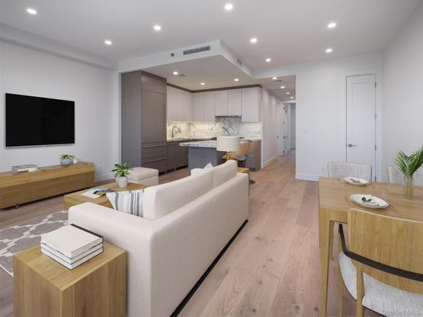 21-31 Shore Blvd 1E, Astoria NY 11105