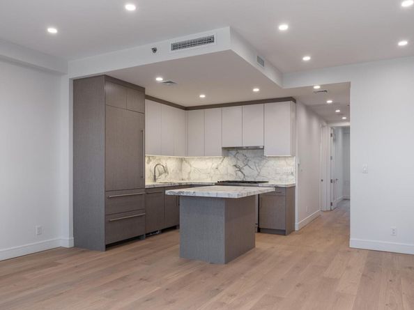 21-31 Shore Blvd 1E, Astoria NY 11105