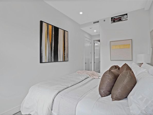 21-31 Shore Blvd 1E, Astoria NY 11105