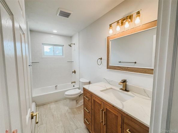 8 King Road W, Mastic Beach NY 11951
