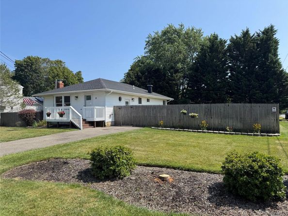 8 King Road W, Mastic Beach NY 11951