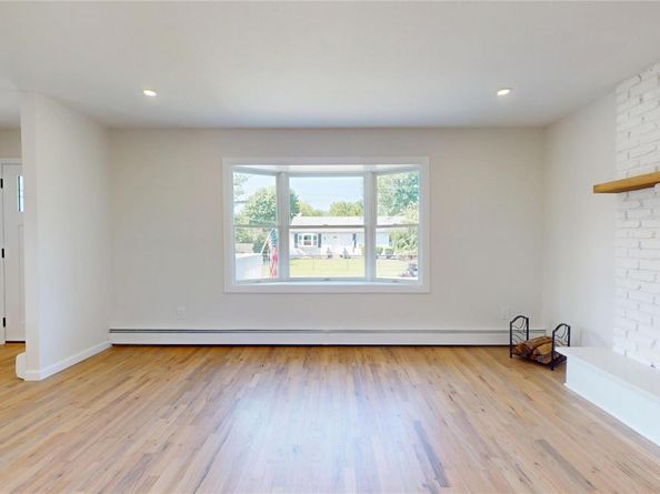 8 King Road W, Mastic Beach NY 11951