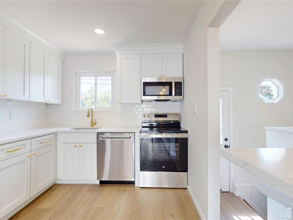 8 King Road W, Mastic Beach NY 11951