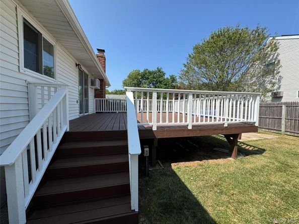 8 King Road W, Mastic Beach NY 11951