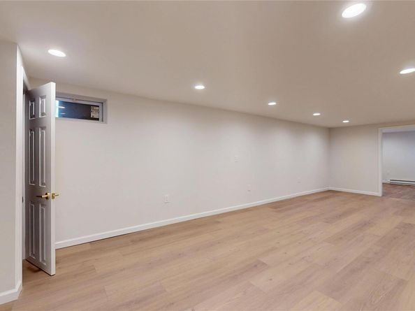 8 King Road W, Mastic Beach NY 11951
