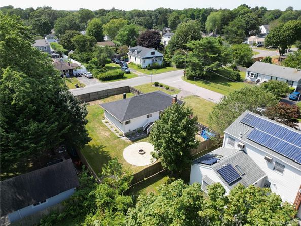 8 King Road W, Mastic Beach NY 11951