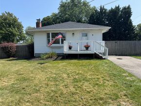 8 King Road W, Mastic Beach NY 11951