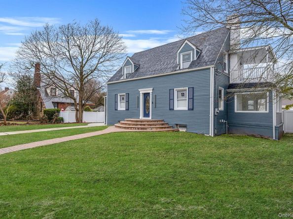 255 Moore Avenue, Freeport NY 11520