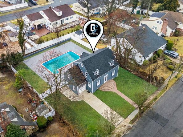 255 Moore Avenue, Freeport NY 11520