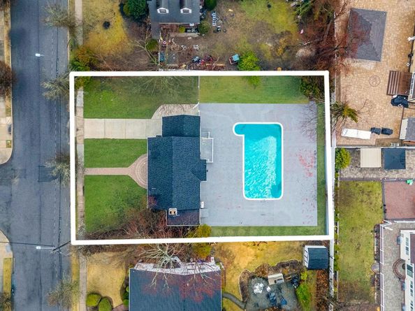 255 Moore Avenue, Freeport NY 11520