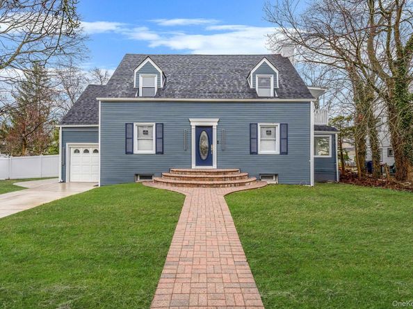 255 Moore Avenue, Freeport NY 11520