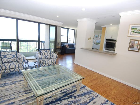 27010 Grand Central Parkway 33G, Floral Park NY 11005