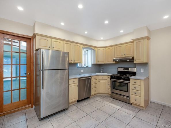 61-33 78 Street, Middle Village NY 11379