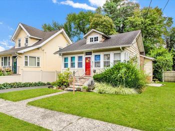 2 Valois Place