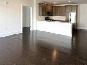 234 Marina Pointe Drive 234, East Rockaway NY 11518