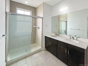 234 Marina Pointe Drive 234, East Rockaway NY 11518