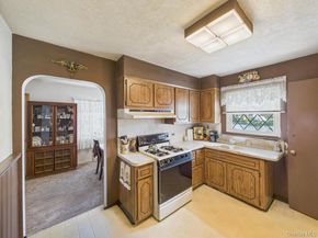 81 Cedarlawn Boulevard, Valley Stream NY 11580