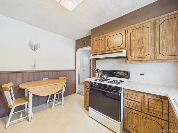 81 Cedarlawn Boulevard, Valley Stream NY 11580