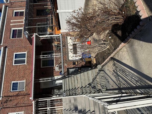 655 E 240th Street, Bronx NY 10470