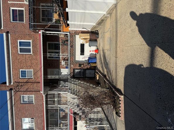 655 E 240th Street, Bronx NY 10470