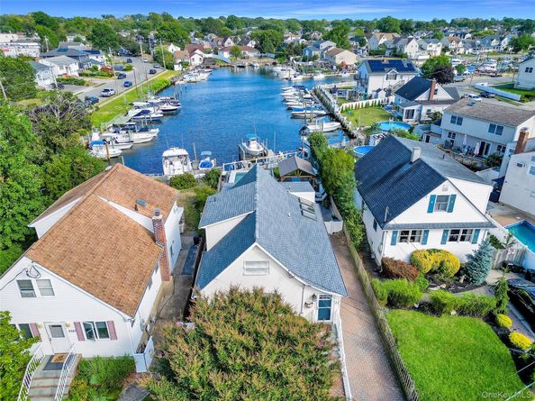 21 Beverly Road, Wantagh NY 11793