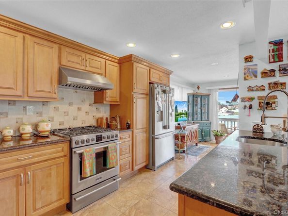 21 Beverly Road, Wantagh NY 11793