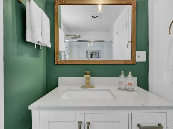 21 Beverly Road, Wantagh NY 11793