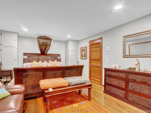21 Beverly Road, Wantagh NY 11793