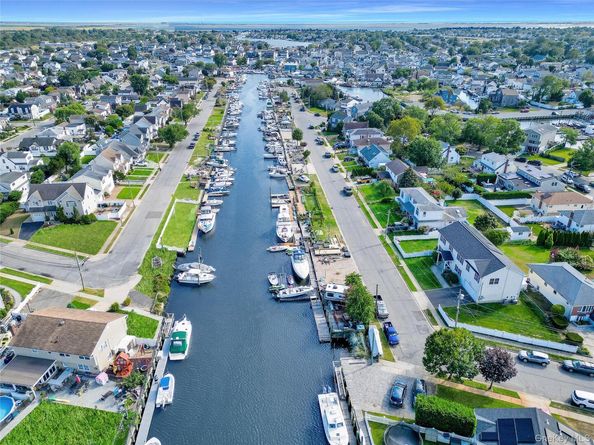 21 Beverly Road, Wantagh NY 11793