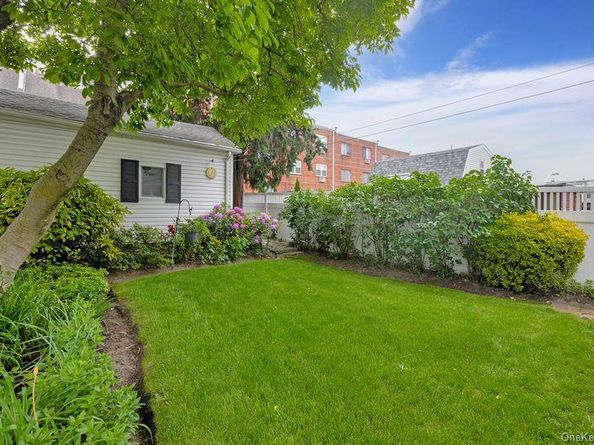 5924 59th Road, Maspeth NY 11378