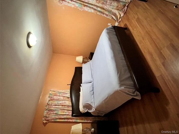 121 E Pennywood Avenue, Roosevelt NY 11575