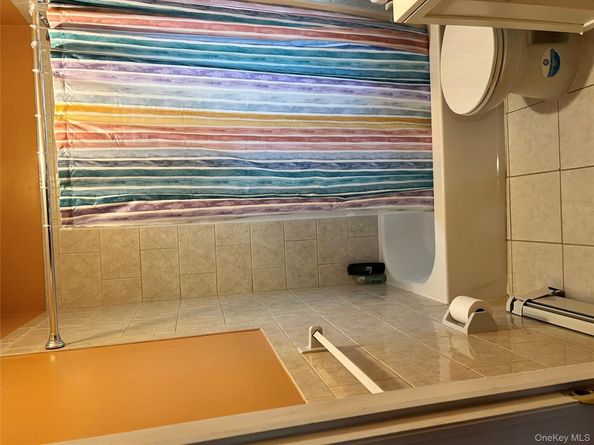 121 E Pennywood Avenue, Roosevelt NY 11575