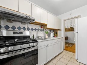 73-23 210th Street 2G, Bayside NY 11364