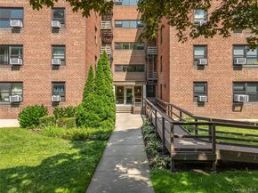 73-23 210th Street 2G, Bayside NY 11364
