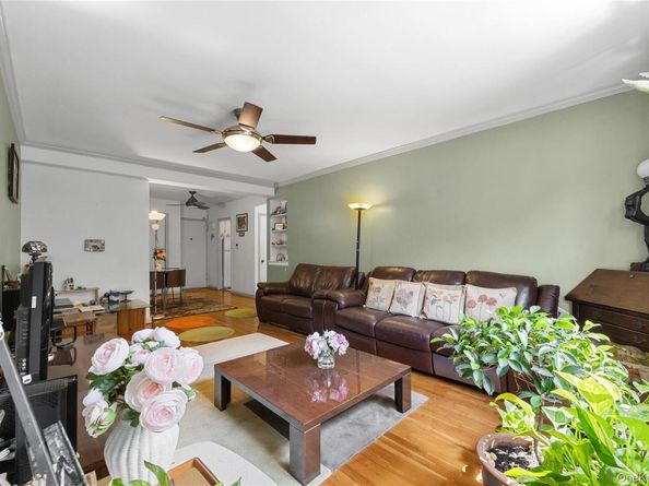 73-23 210th Street 2G, Bayside NY 11364
