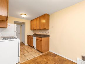 82 Jervis Avenue 82, Farmingdale NY 11735