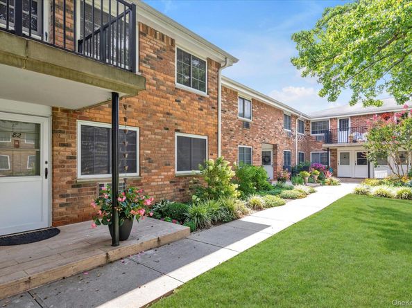 82 Jervis Avenue 82, Farmingdale NY 11735