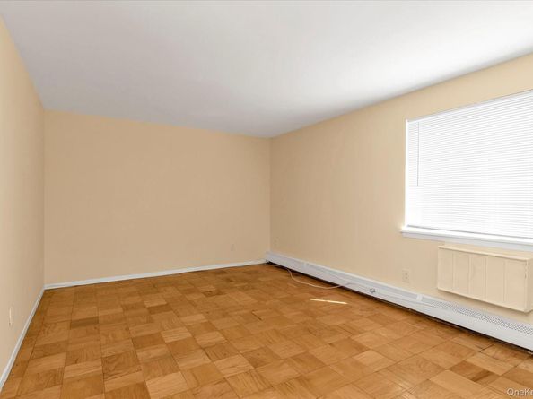 82 Jervis Avenue 82, Farmingdale NY 11735