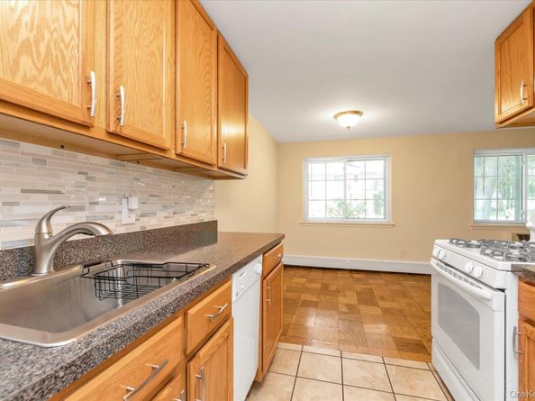 82 Jervis Avenue 82, Farmingdale NY 11735