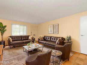 82 Jervis Avenue 82, Farmingdale NY 11735