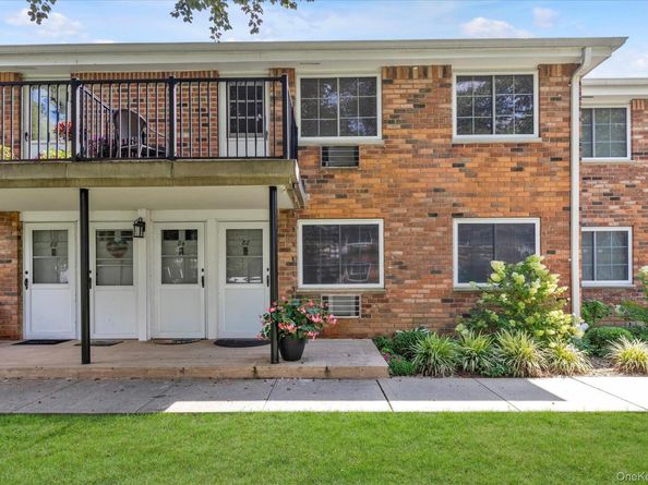 82 Jervis Avenue 82, Farmingdale NY 11735