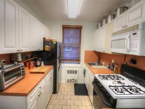 16 Main Street 2Q, East Rockaway NY 11518