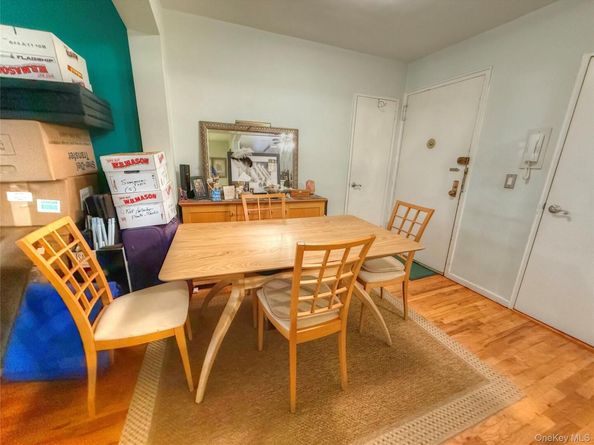 16 Main Street 2Q, East Rockaway NY 11518