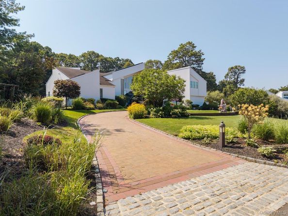 9 Scenic View Court, Dix Hills NY 11746