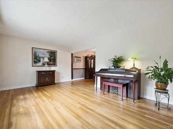 107 Atlantic Avenue, New Hyde Park NY 11040