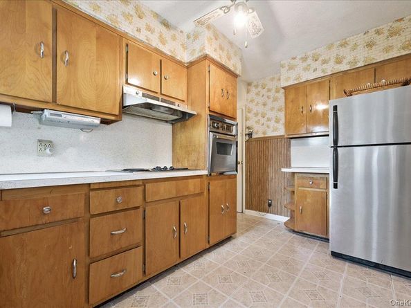 107 Atlantic Avenue, New Hyde Park NY 11040