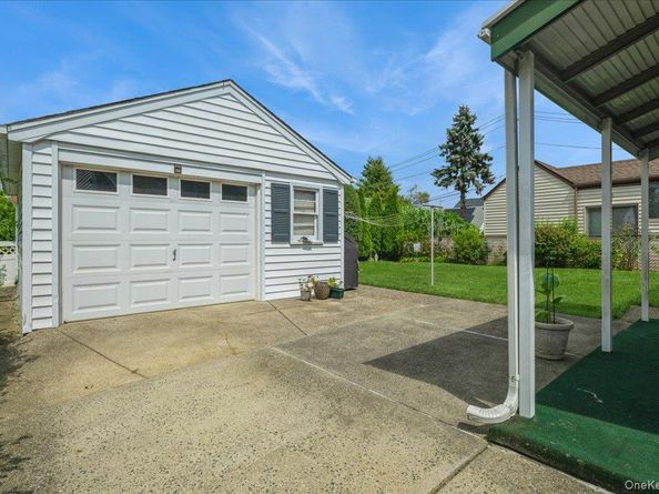 107 Atlantic Avenue, New Hyde Park NY 11040