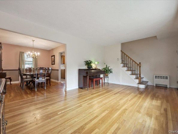 107 Atlantic Avenue, New Hyde Park NY 11040